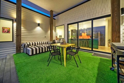 Evening lighting. (Beach Box)