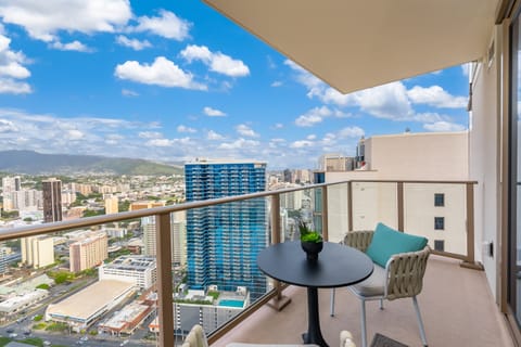 Wake up to panoramic views of Honolulu's skyline.