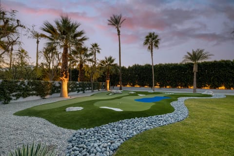 Putting green. (Polo Villa 1)