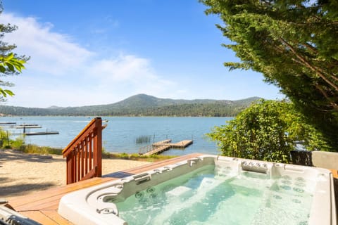 Hot tub with lake views. (Lagunita Shores)
