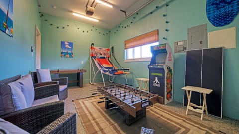 Garage game room (Casa Rosada)