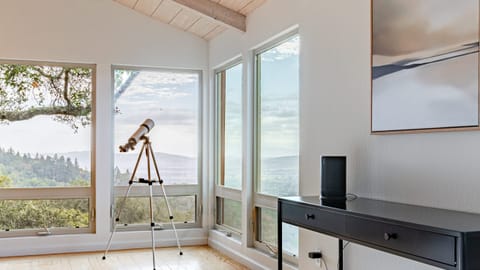 Panoramic perch with a telescope—soak in sweeping valley views from this picture-perfect window nook.