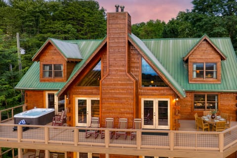 Charming exterior. (Big Bear Lodge)