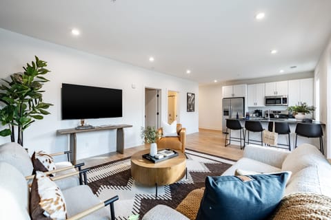 Living room (Unit 304, 404)