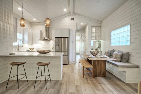 Dining adjacent to the kitchen. (Clamshell Cottage)