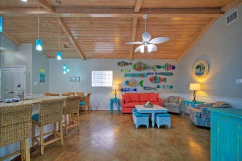 Wooden ceiling and a beachy vibe. (Coastal Vibe)