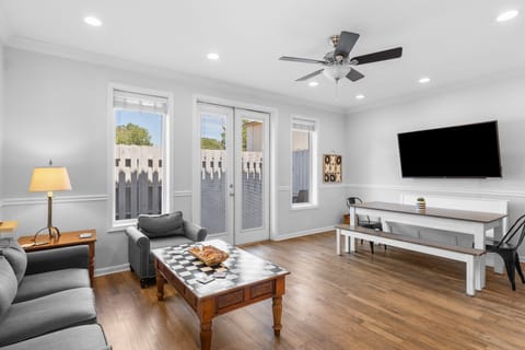 spacious and inviting living area, perfect for games and relaxation.