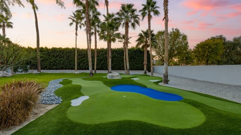 Private putting green to perfect your swing! (Polo Villa 6)