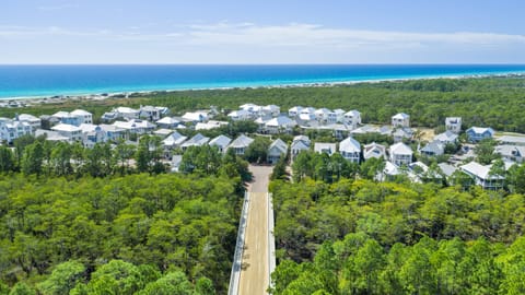 Experience Emerald Coast, AvantStay style.
