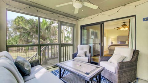 Enclosed patio. (401 Yacht)