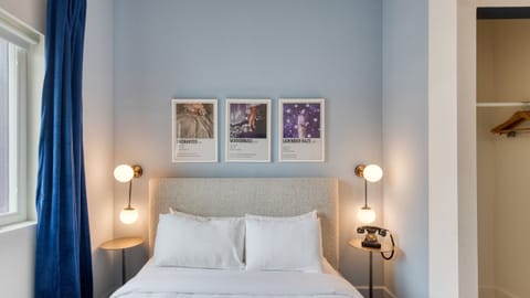 Bedroom 3 features a queen bed and ensuite access. (A101)