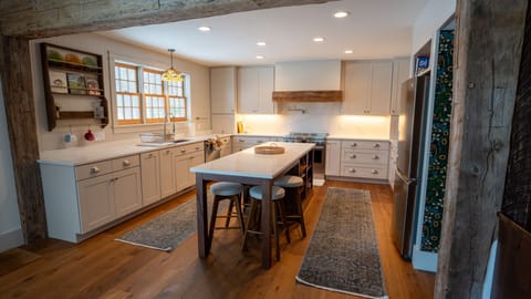 Bright, fully equipped kitchen with a large island and modern finishes.