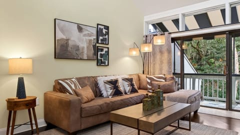 Bright living area with access to the balcony.