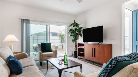 Units 2 & 5: Living room