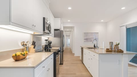 Units 1 & 4: Fully equipped kitchen.