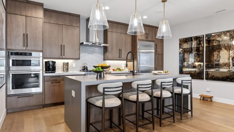 Chef-style kitchen with a spacious island, 4 counter seats, and premium stainless steel appliances—perfect for après-ski bites and big breakfasts.