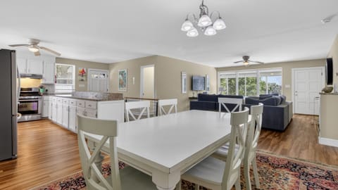 Open-concept living made easy—gather around the dining table, cook in the fully equipped kitchen, then unwind in the bright, spacious lounge.