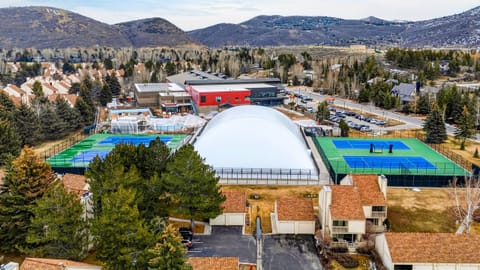 Minutes to the action—your Park City base near year-round fun, with top-tier sports courts and mountain views all around.