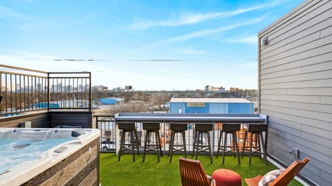 Sip, soak, and skyline-gaze—rooftop hot tub + bar seating for sunset hangs. (The Lodge)