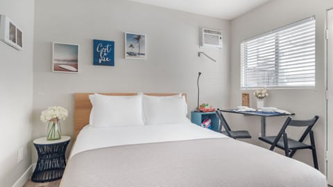 A tranquil retreat awaits in this bright, modern studio.