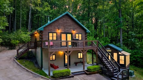 Welcome to The Hearthwood! A Forest-Wrapped Hideaway Near Lake Toxaway
