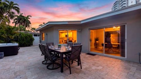 A welcoming Lauderdale retreat with bright interiors and an easygoing coastal feel.