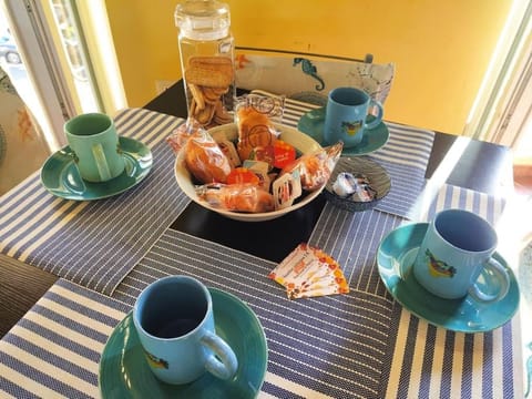 Food and drinks, Dining area, Food, Breakfast, Italian breakfast, Drinks