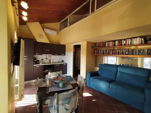 Library, Kitchen or kitchenette, Living room, Seating area, Dining area, Italian breakfast