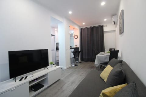 Communal lounge/ TV room, Living room, Decorative detail, air conditioner