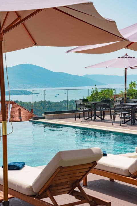 Patio, Day, Natural landscape, View (from property/room), Balcony/Terrace, Mountain view, Pool view, Sea view, Swimming pool, sunbed