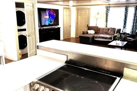 TV and multimedia, Kitchen or kitchenette, Living room, Photo of the whole room, Seating area, Evening entertainment