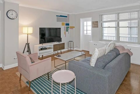 Communal lounge/ TV room, TV and multimedia, Living room, Seating area
