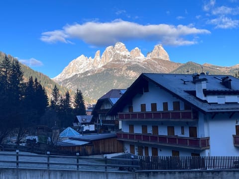 Nearby landmark, Day, Natural landscape, Mountain view