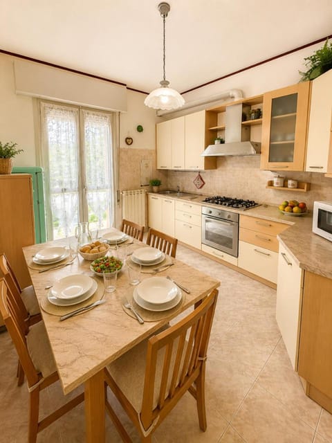dishwasher, microwave, oven, kitchen
