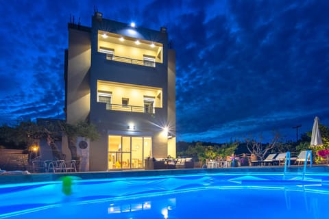 Property building, Night, Pool view, Swimming pool, sunbed