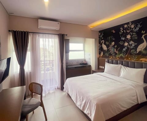 Bed, TV and multimedia, Photo of the whole room, Seating area, Bedroom, air conditioner