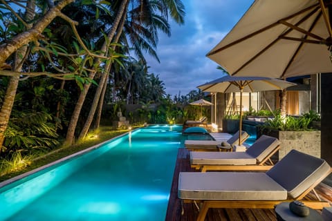 Garden view, Swimming pool, sunbed