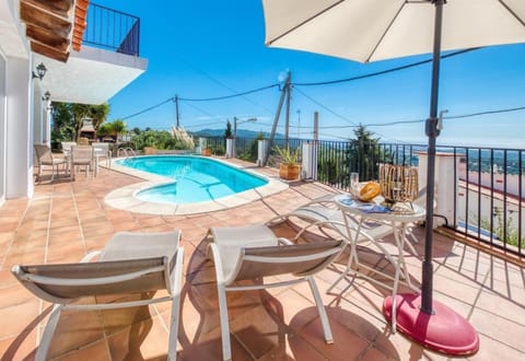 Property building, Balcony/Terrace, Living room