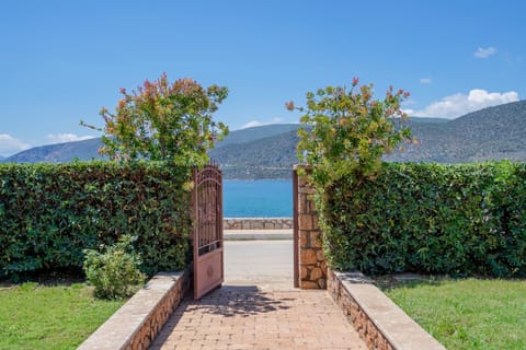 Facade/entrance, Garden, Sea view