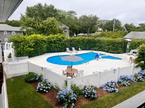 Property building, Patio, Spring, Garden, View (from property/room), Garden view, Pool view, Swimming pool, sunbed