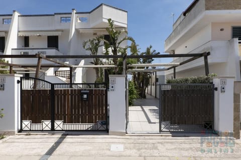 Property building, Day, View (from property/room), Balcony/Terrace