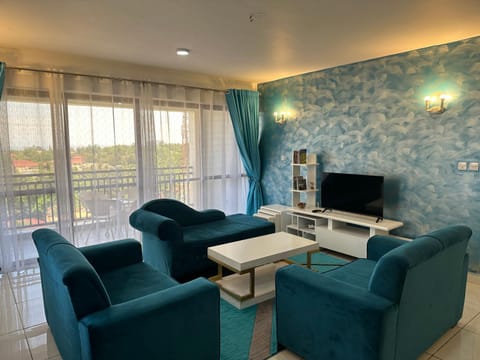 Communal lounge/ TV room, TV and multimedia, Living room, Seating area
