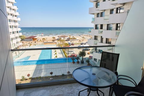 Property building, Patio, Communal lounge/ TV room, Day, Natural landscape, View (from property/room), Balcony/Terrace, Evening entertainment, City view, Pool view, Sea view, Swimming pool, sunbed