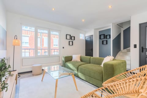 House 4bed 2bath with garden and private parking. Bed and Breakfast in Lille