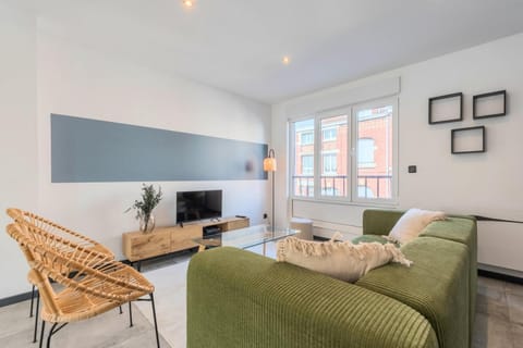 House 4bed 2bath with garden and private parking. Bed and Breakfast in Lille