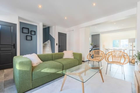 House 4bed 2bath with garden and private parking. Bed and Breakfast in Lille