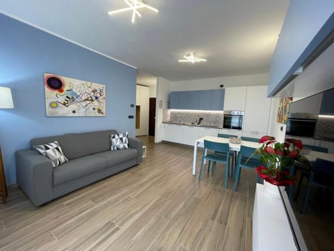 Kitchen or kitchenette, Living room, Seating area, Dining area, pet friendly, stove