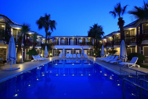 Swimming pool, Swimming pool