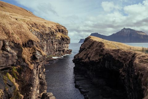 Nearby landmark, Day, Natural landscape