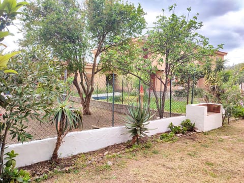 Property building, Facade/entrance, Spring, Day, Natural landscape, Garden, Garden view, Garden view